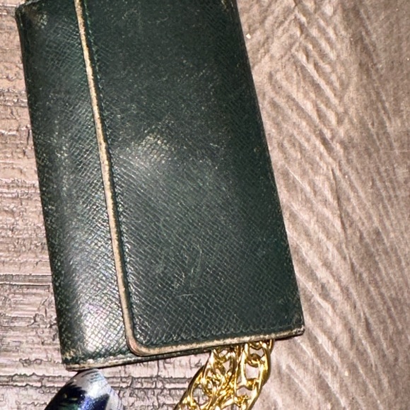 🍀Authentic🍀 green LV card and key holder - Picture 5 of 8